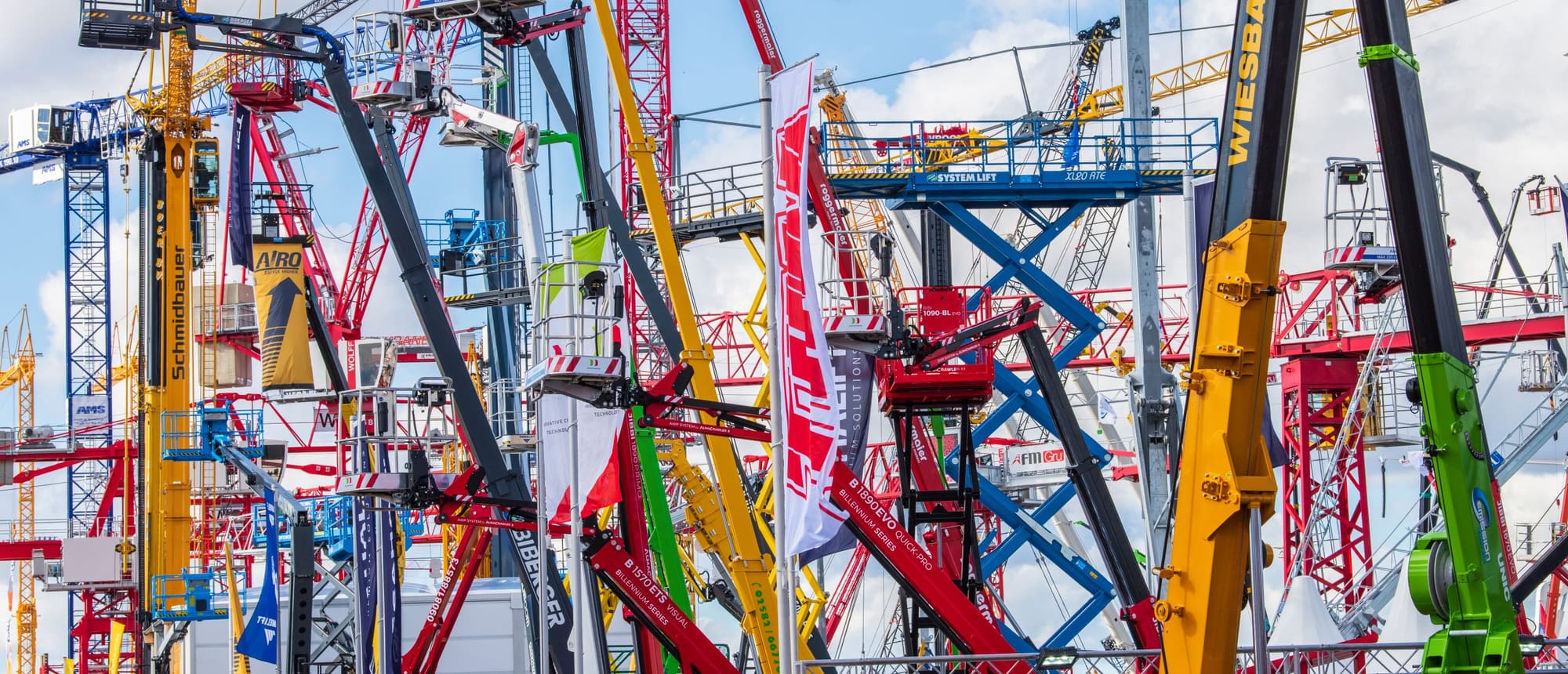 Cranes and aerial work platforms from various manufacturers in many colours on the bauma outdoor grounds in Munich