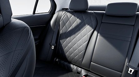 E-Class rear bench with diamond quilting